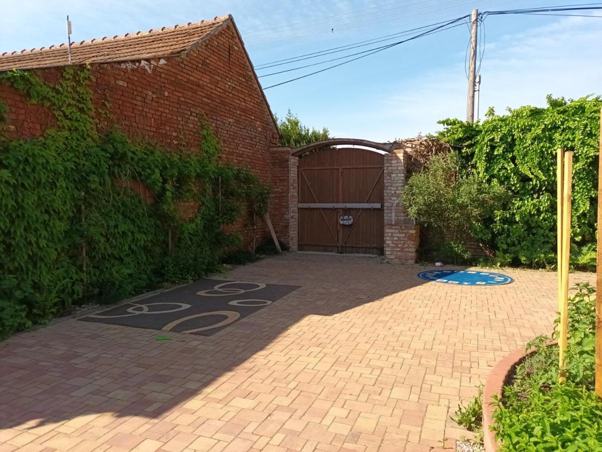 Za Vodou Guest House Moravska Nova Ves Exterior photo